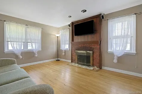 43 John Alden Road New Rochelle NY 10801
