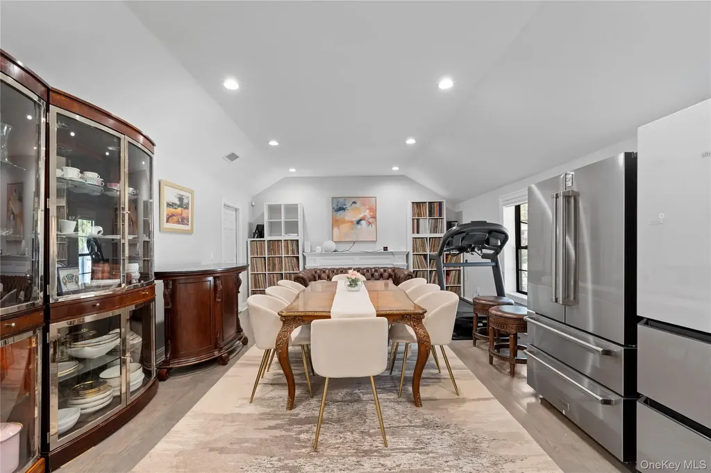 2 Pine Drive S Roslyn NY 11576
