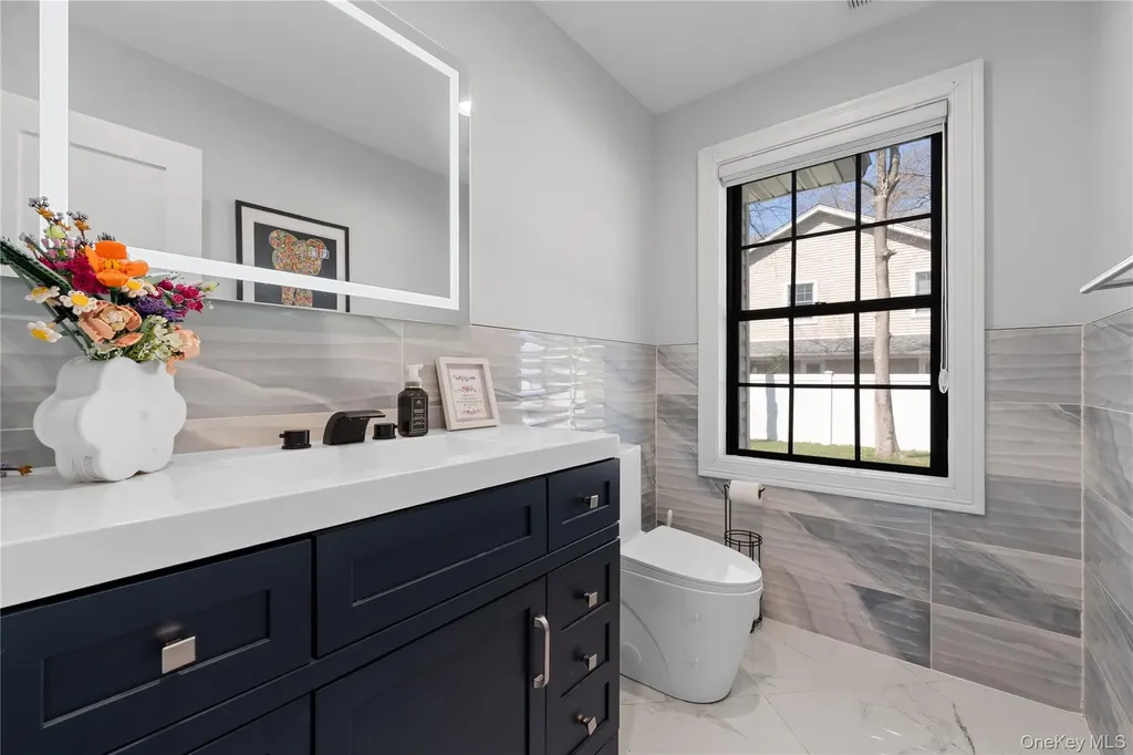 2 Pine Drive S Roslyn NY 11576