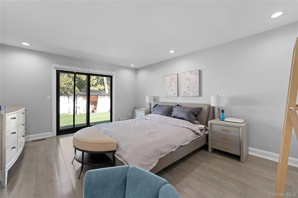 2 Pine Drive S Roslyn NY 11576