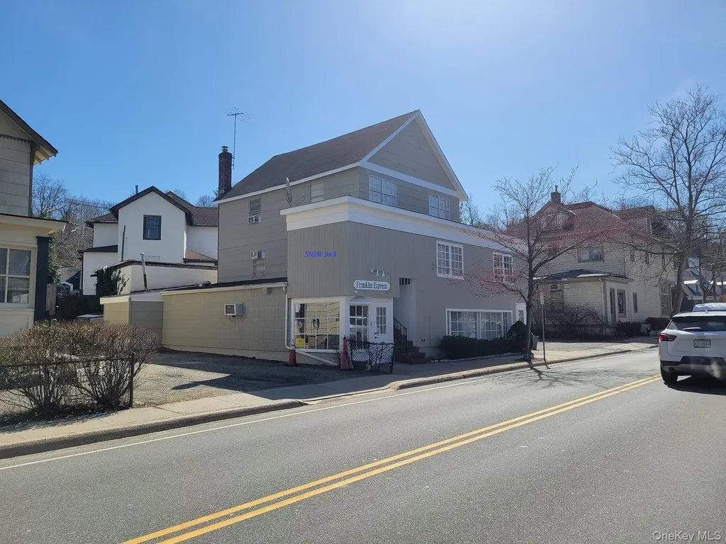 20 Bryant Avenue Roslyn NY 11576