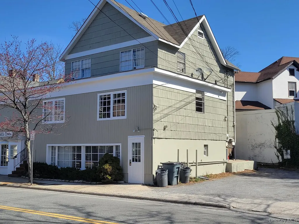 20 Bryant Avenue Roslyn NY 11576