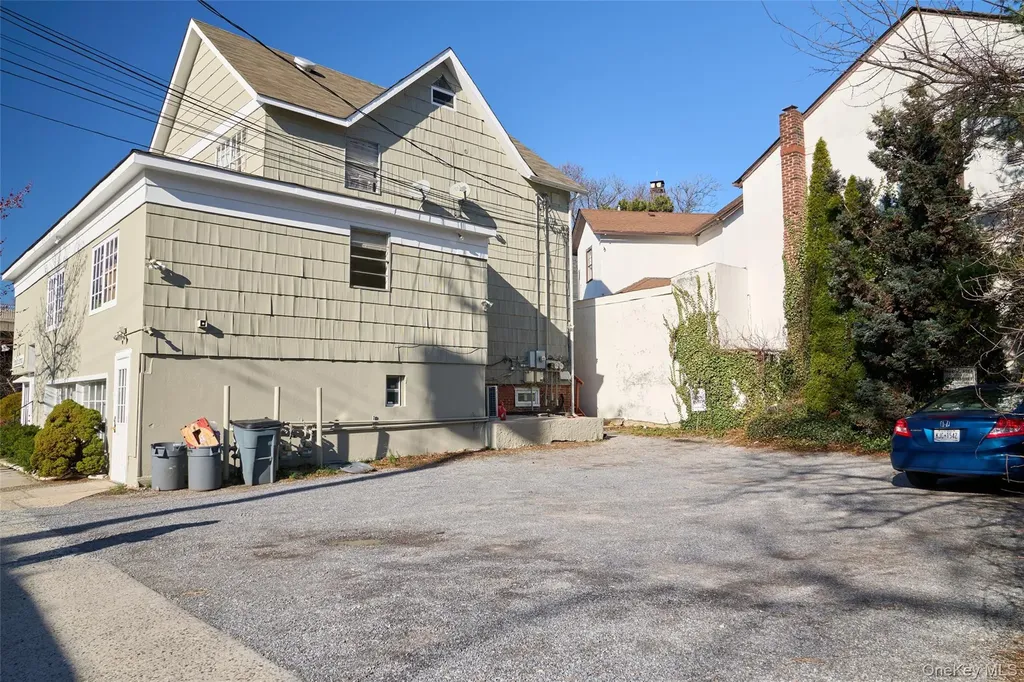 20 Bryant Avenue Roslyn NY 11576