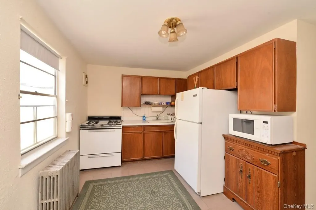 20 Bryant Avenue Roslyn NY 11576