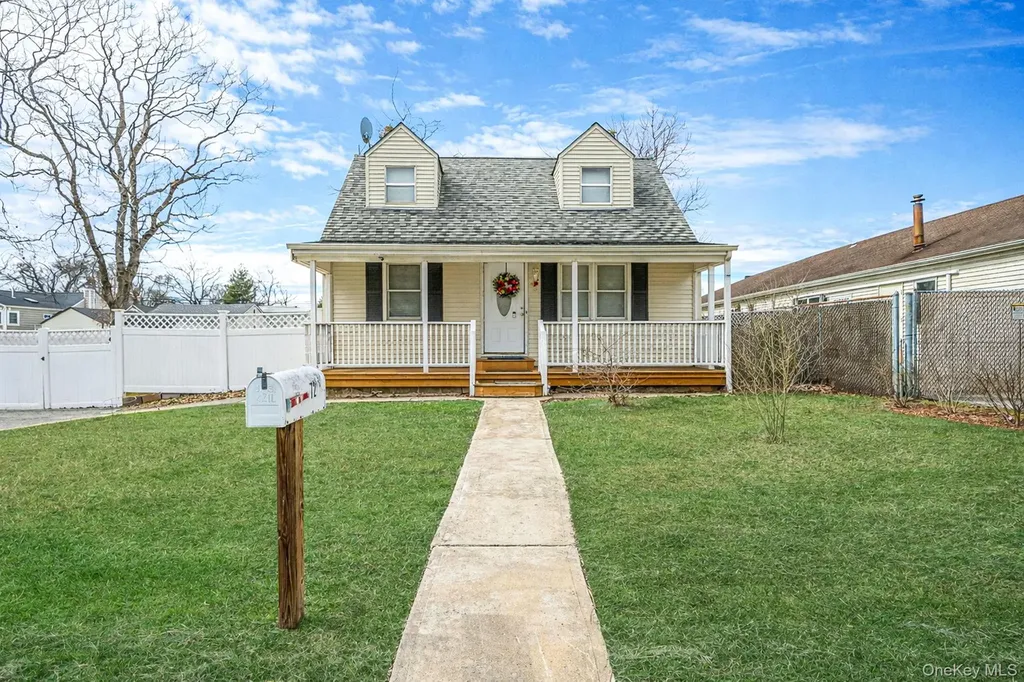 72 Crown Street Deer Park NY 11729