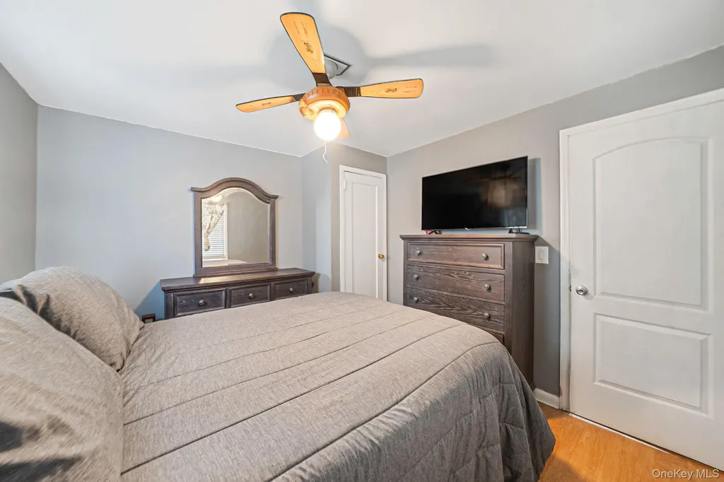 72 Crown Street Deer Park NY 11729