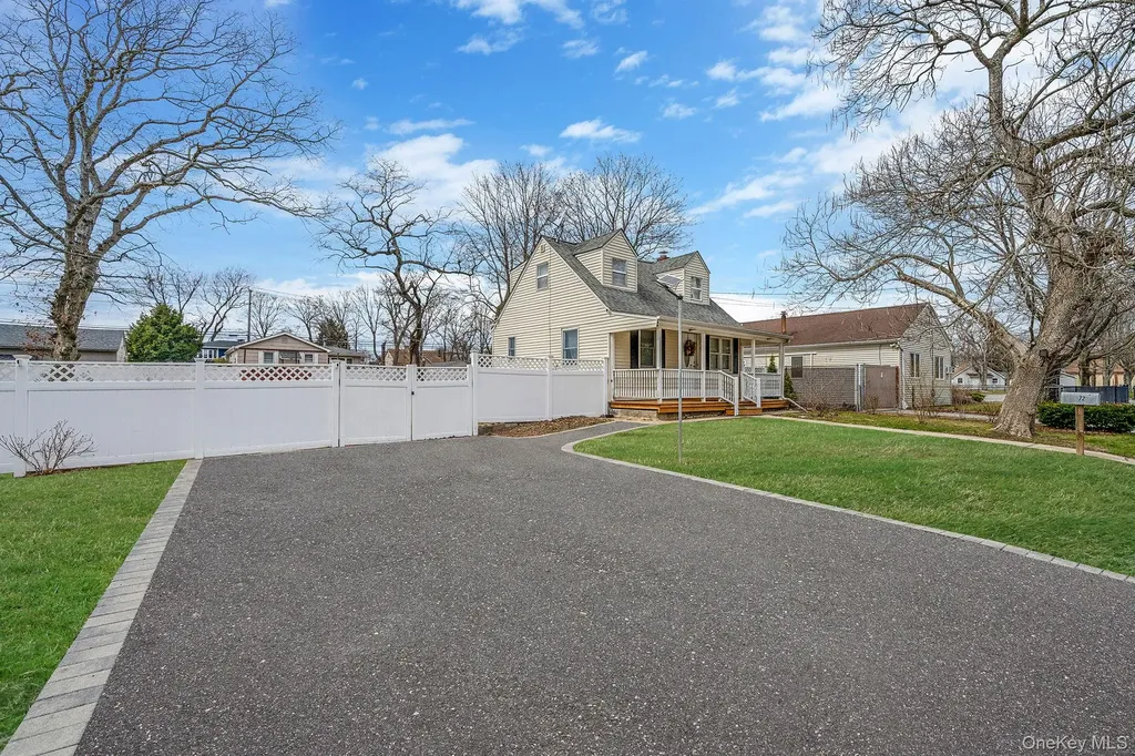 72 Crown Street Deer Park NY 11729