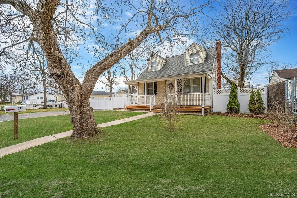 72 Crown Street Deer Park NY 11729