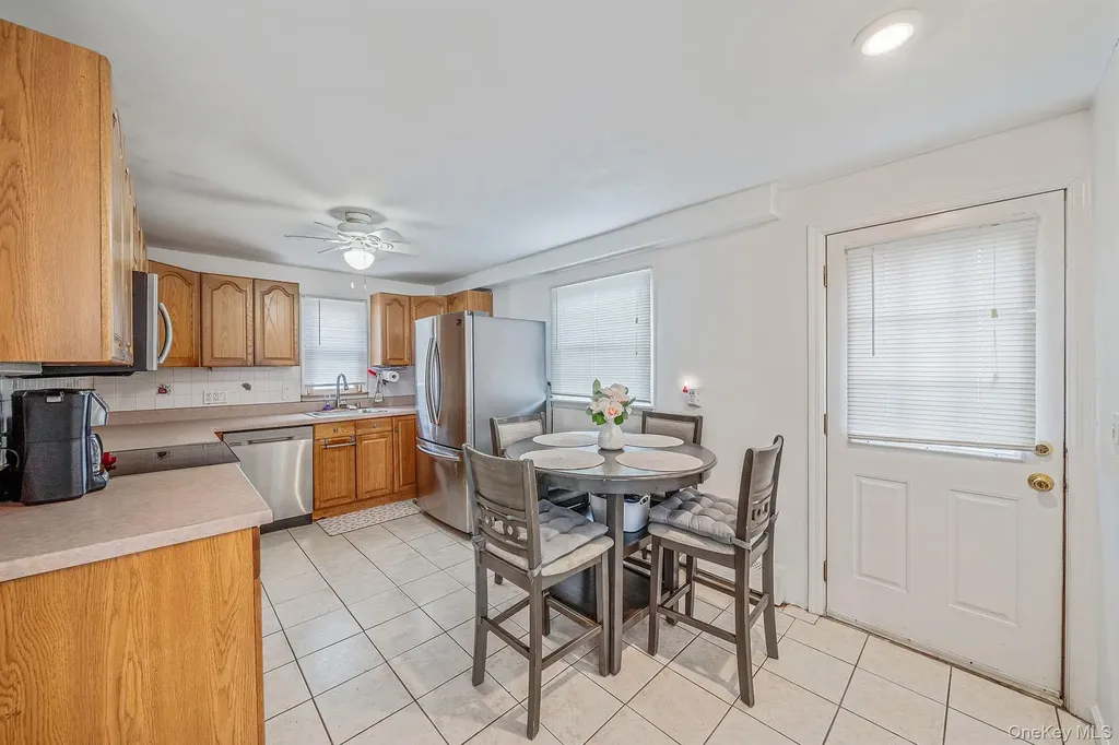 72 Crown Street Deer Park NY 11729