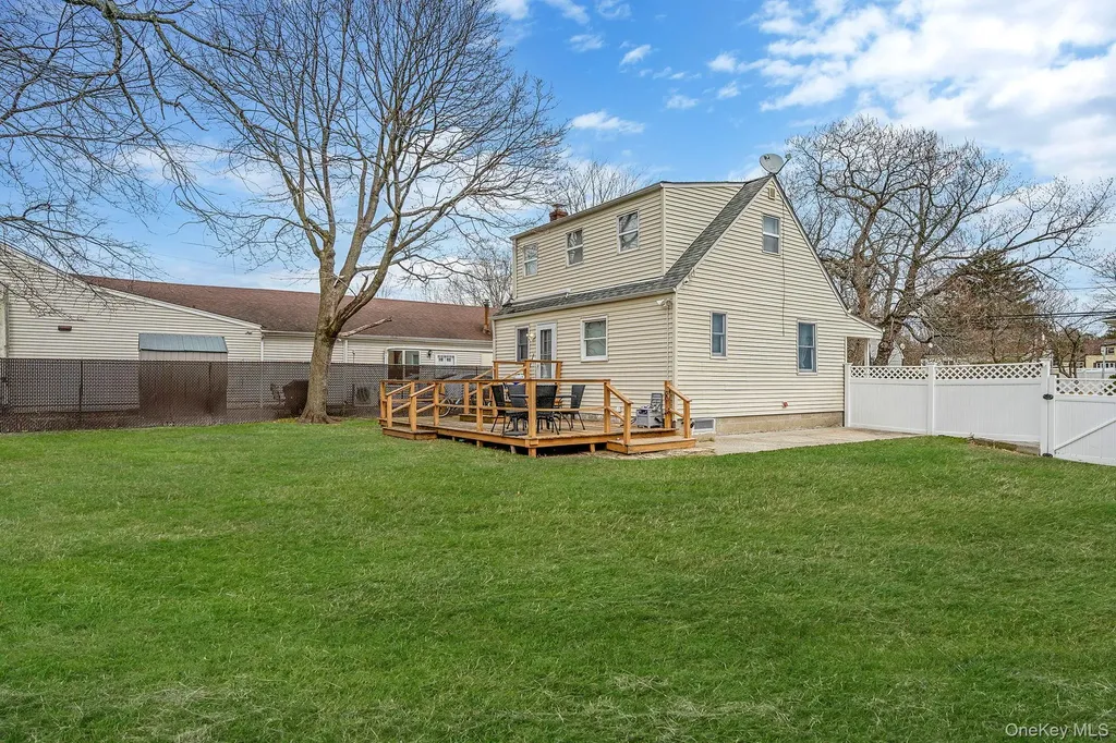 72 Crown Street Deer Park NY 11729