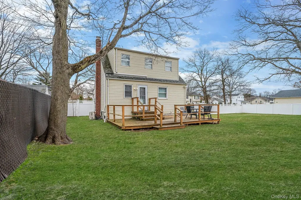 72 Crown Street Deer Park NY 11729