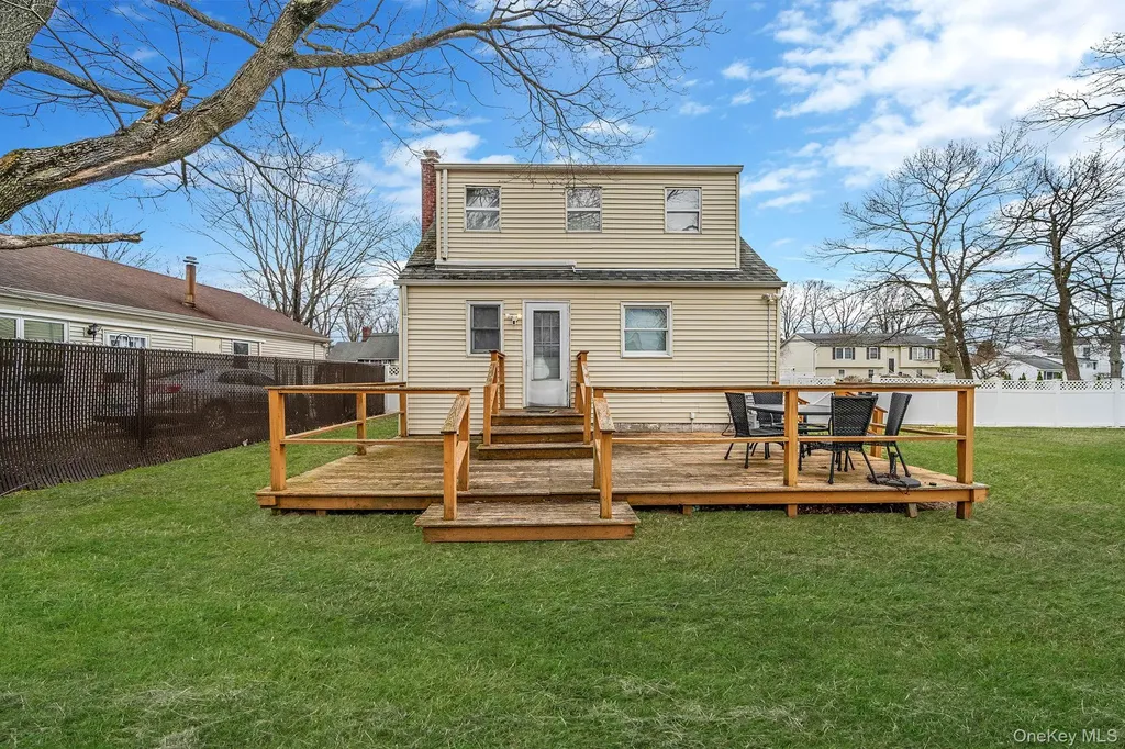 72 Crown Street Deer Park NY 11729