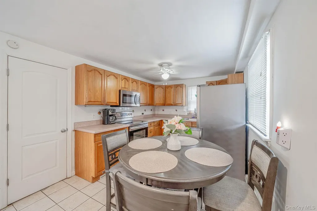 72 Crown Street Deer Park NY 11729