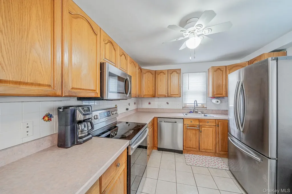 72 Crown Street Deer Park NY 11729