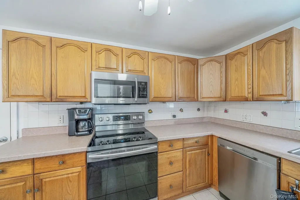 72 Crown Street Deer Park NY 11729