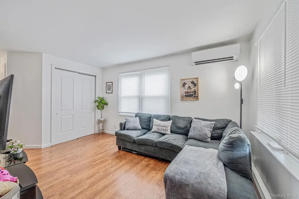 72 Crown Street Deer Park NY 11729