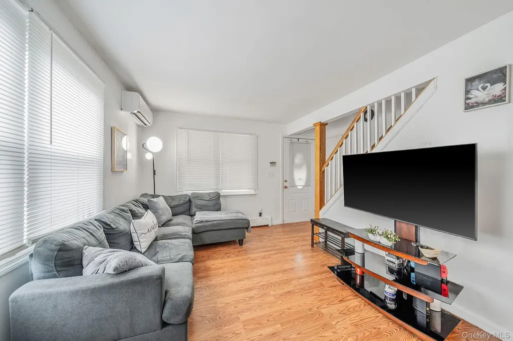 72 Crown Street Deer Park NY 11729