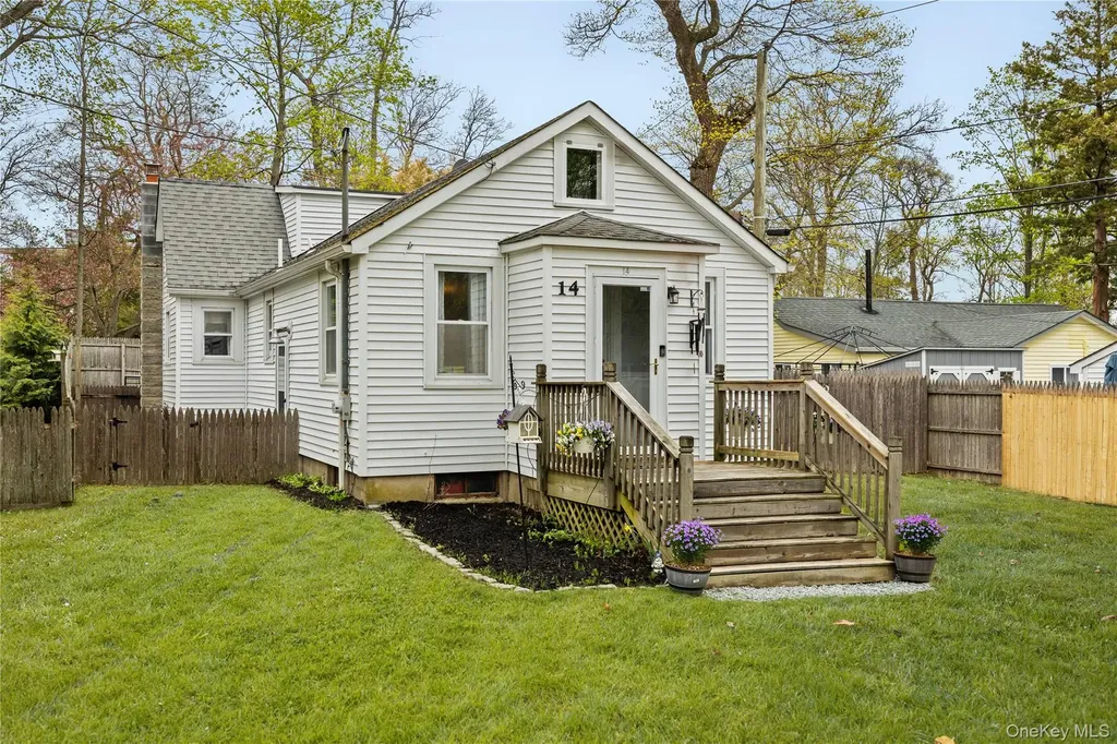 14 7th Street Wading River NY 11792