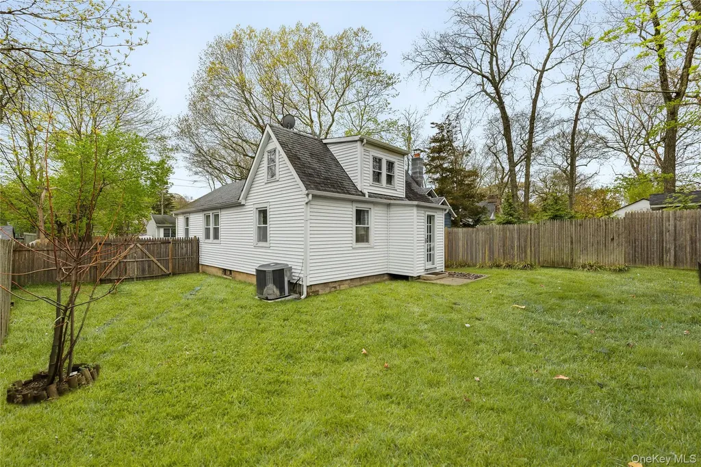 14 7th Street Wading River NY 11792