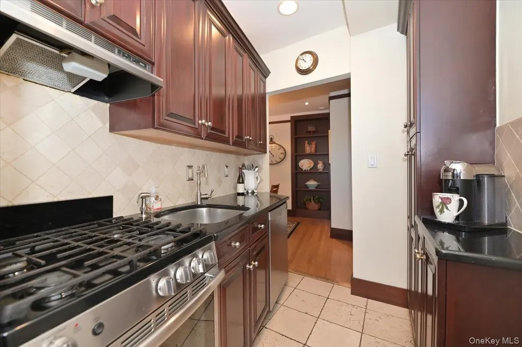 8 Barstow Road Great Neck NY 11021