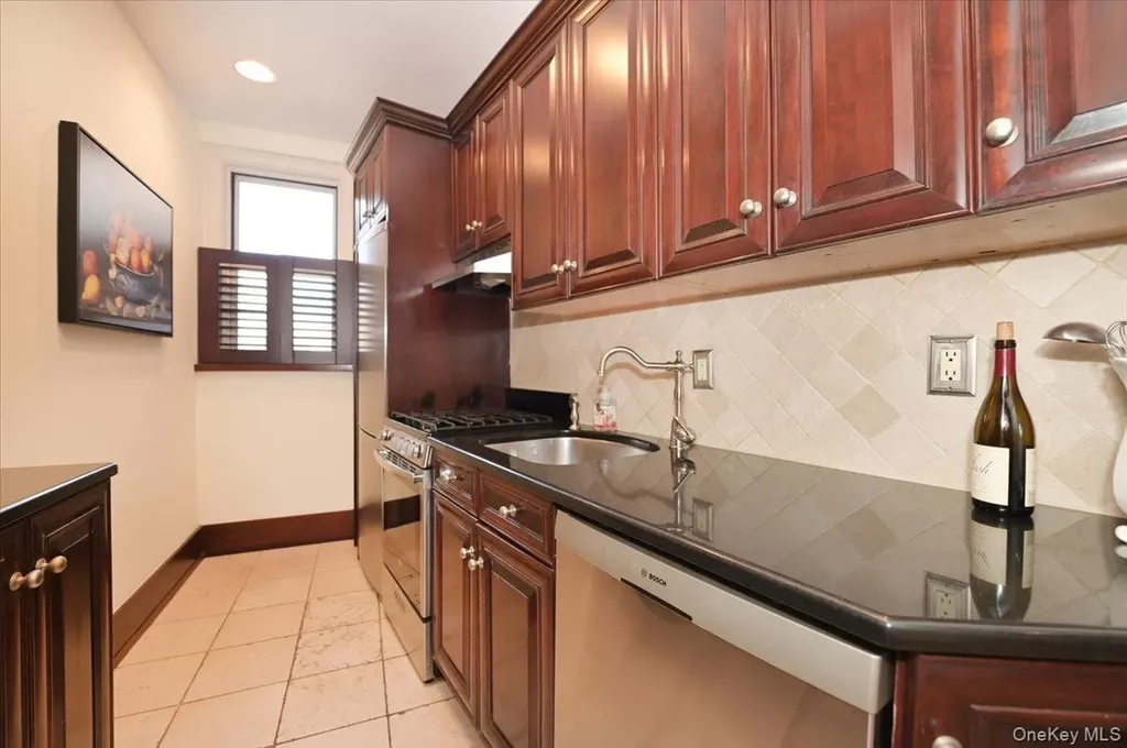 8 Barstow Road Great Neck NY 11021