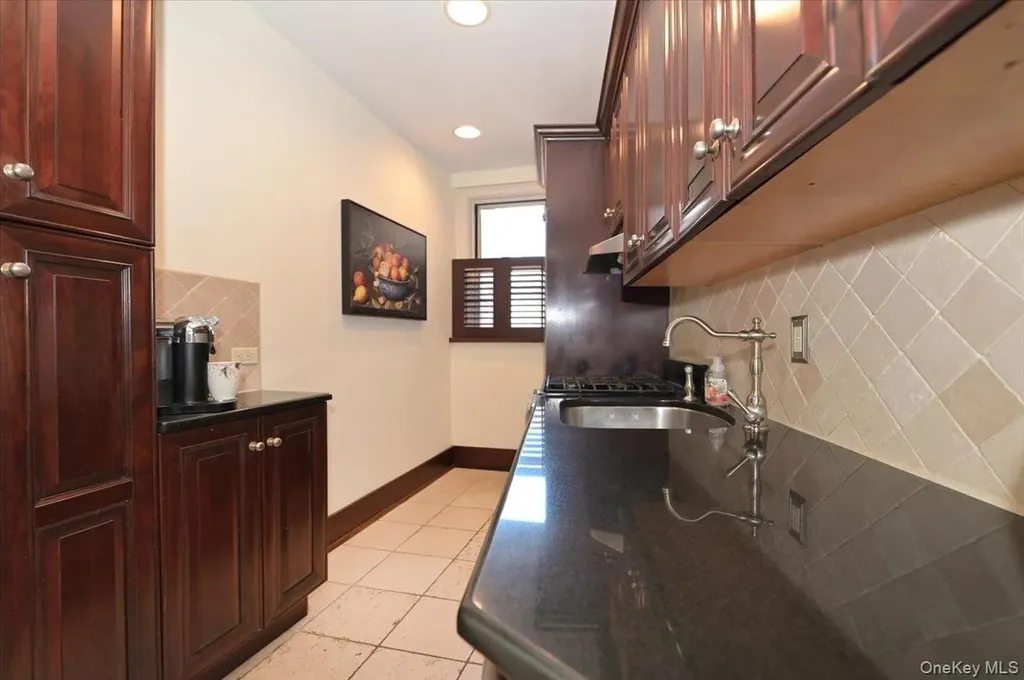 8 Barstow Road Great Neck NY 11021