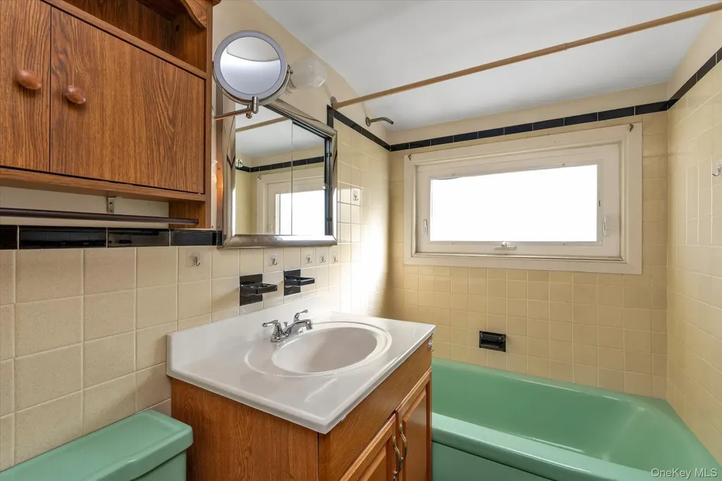 112 Harrison Place Massapequa NY 11758