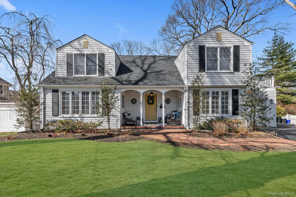140 Cadman Avenue Babylon NY 11702