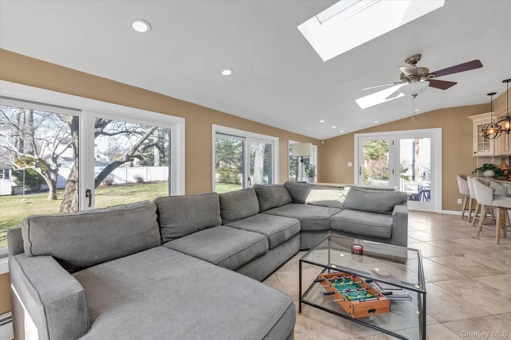 140 Cadman Avenue Babylon NY 11702