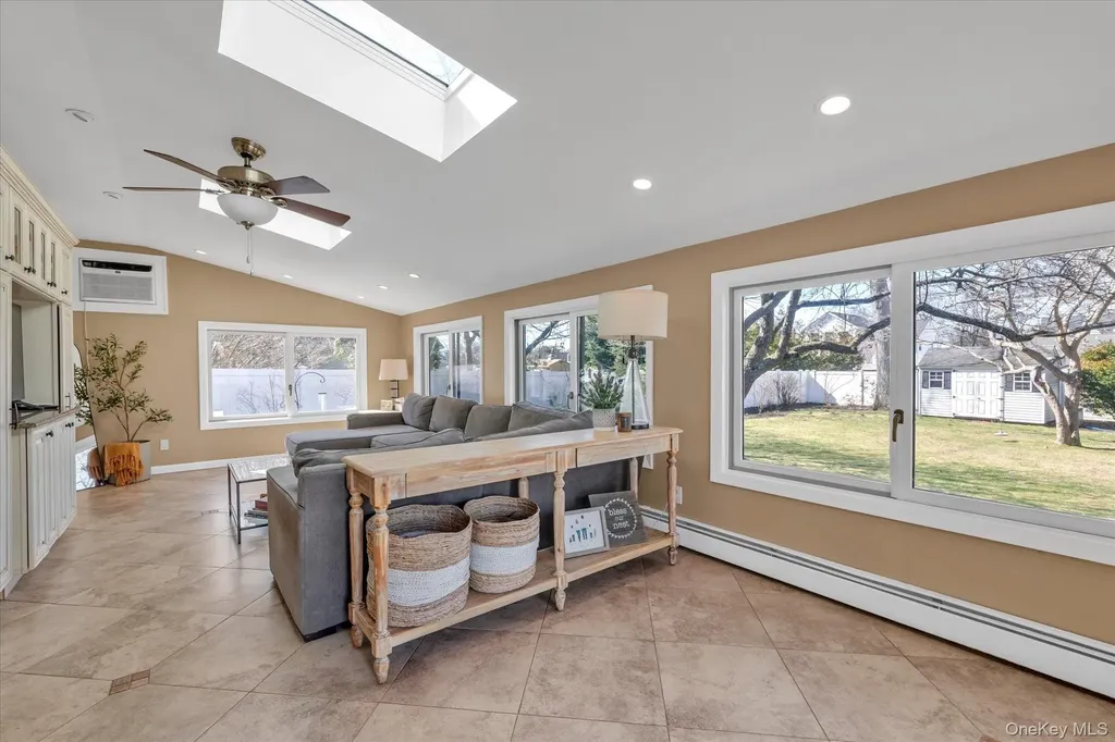 140 Cadman Avenue Babylon NY 11702