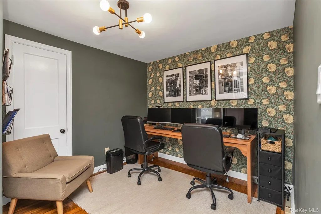 140 Cadman Avenue Babylon NY 11702