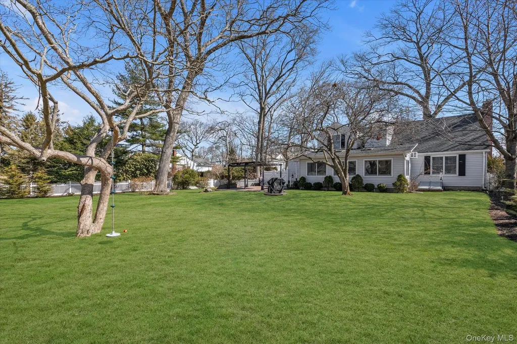 140 Cadman Avenue Babylon NY 11702