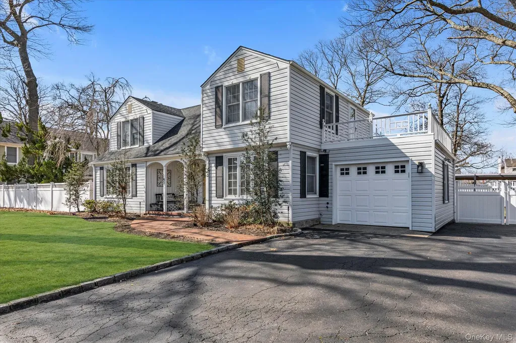 140 Cadman Avenue Babylon NY 11702