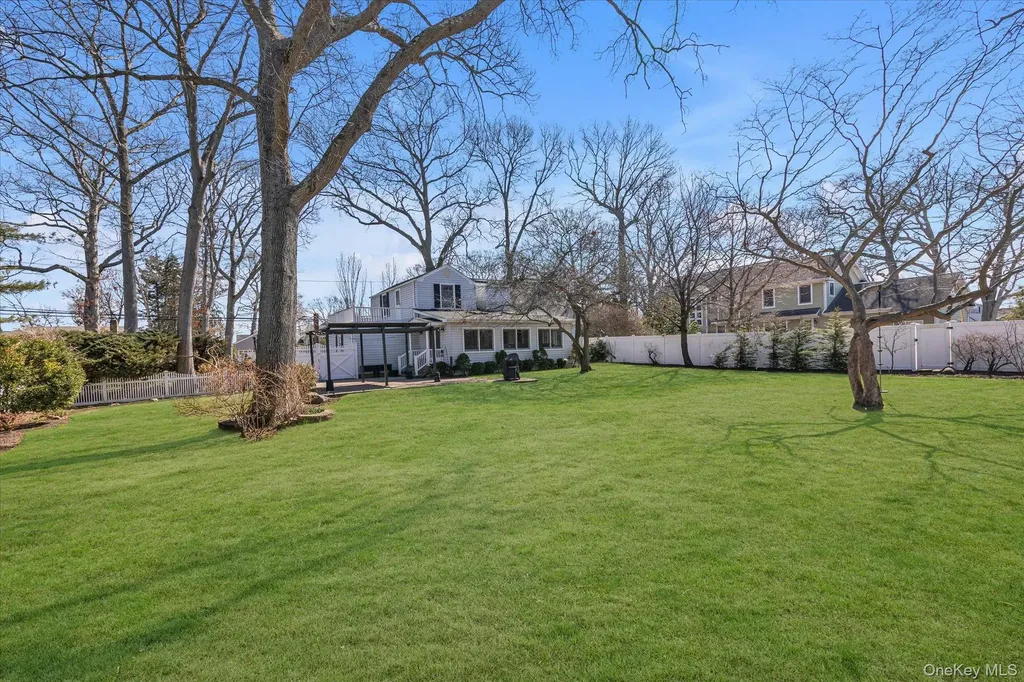 140 Cadman Avenue Babylon NY 11702