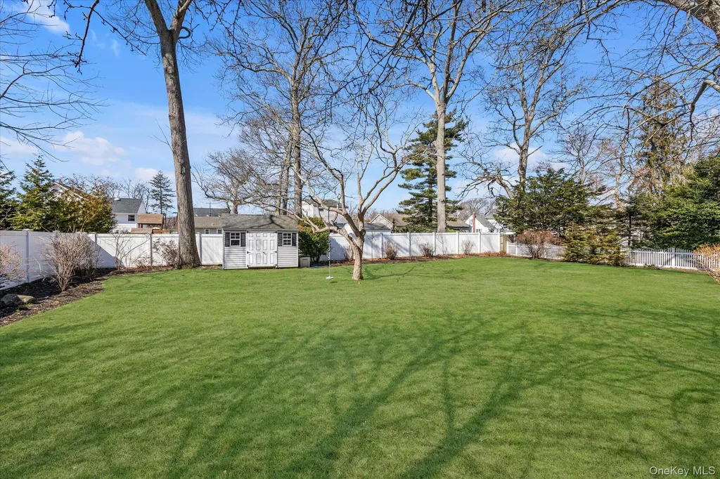 140 Cadman Avenue Babylon NY 11702