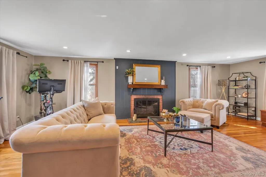 140 Cadman Avenue Babylon NY 11702
