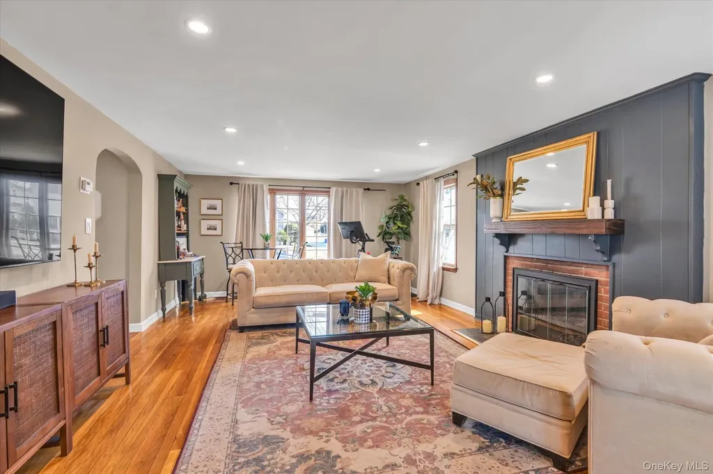 140 Cadman Avenue Babylon NY 11702