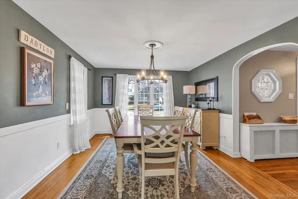 140 Cadman Avenue Babylon NY 11702