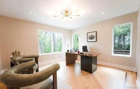 156 Sugar Toms Lane East Norwich NY 11732