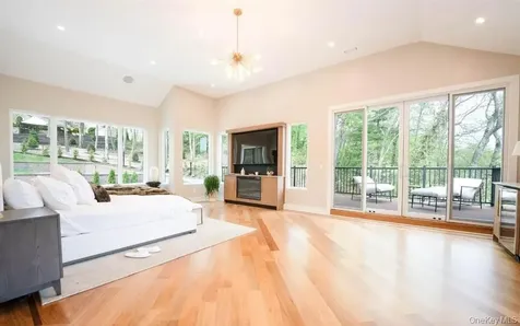 156 Sugar Toms Lane East Norwich NY 11732
