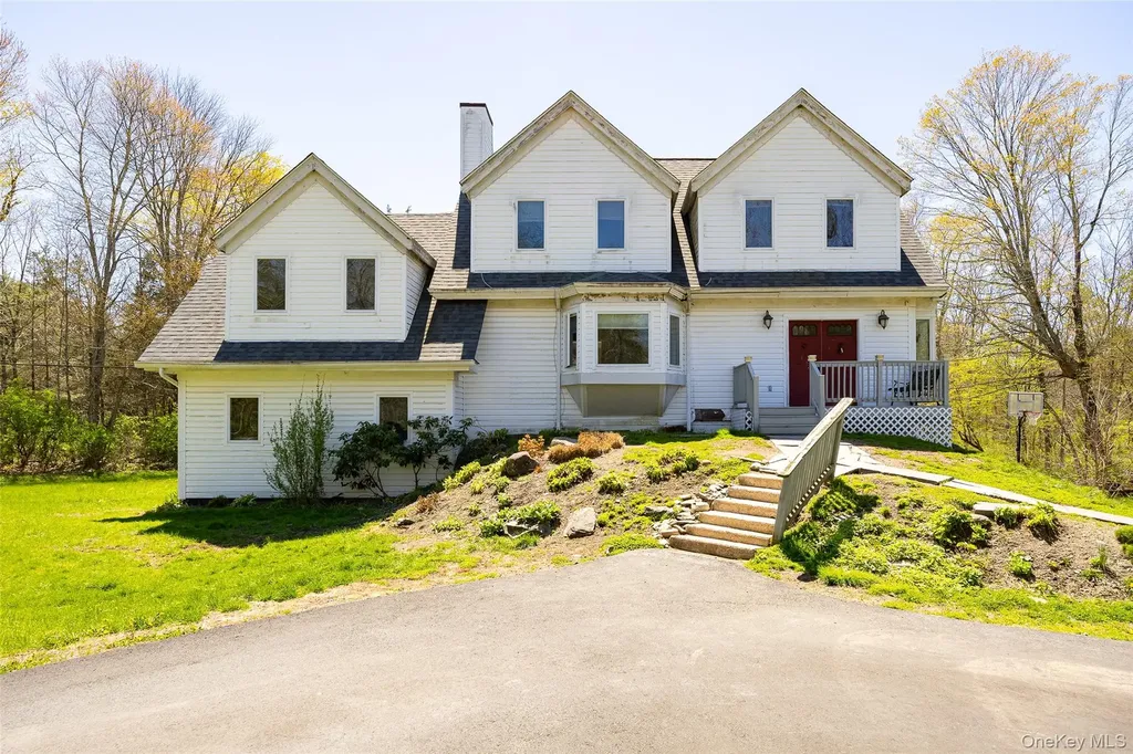 126 E Fallkill Road Hyde Park NY 12538
