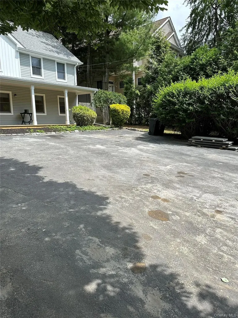 162 Spring Road Huntington NY 11743
