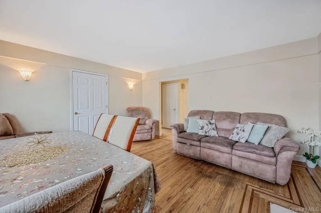 122 Mckinley Street Brentwood NY 11717