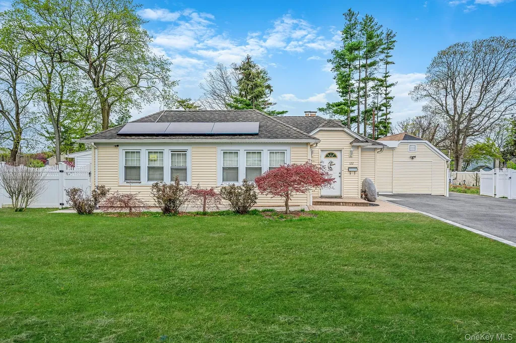 122 Mckinley Street Brentwood NY 11717