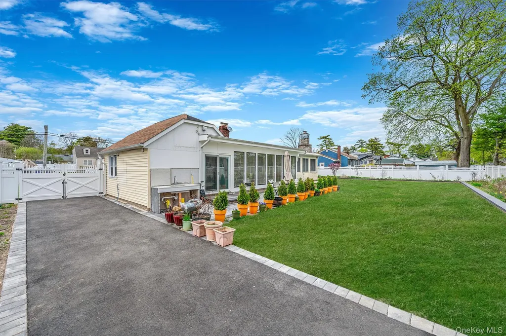 122 Mckinley Street Brentwood NY 11717
