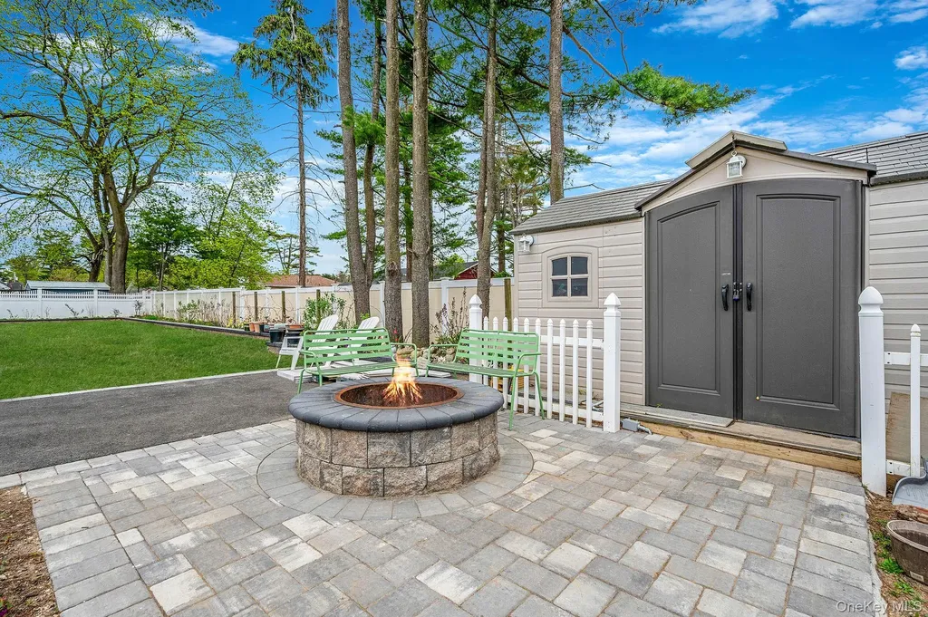 122 Mckinley Street Brentwood NY 11717