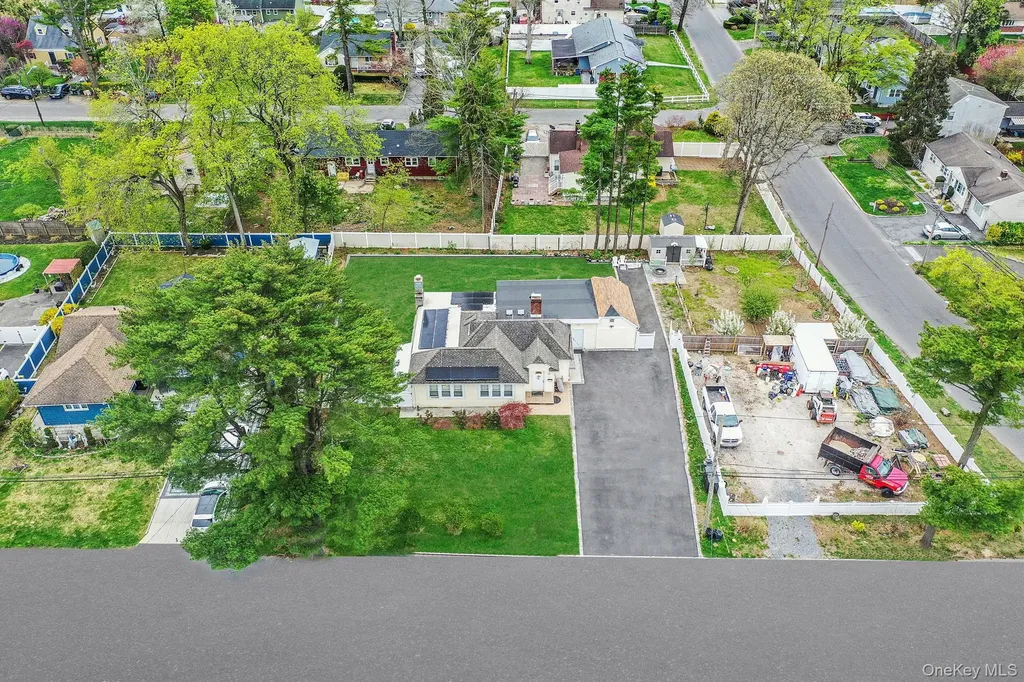 122 Mckinley Street Brentwood NY 11717