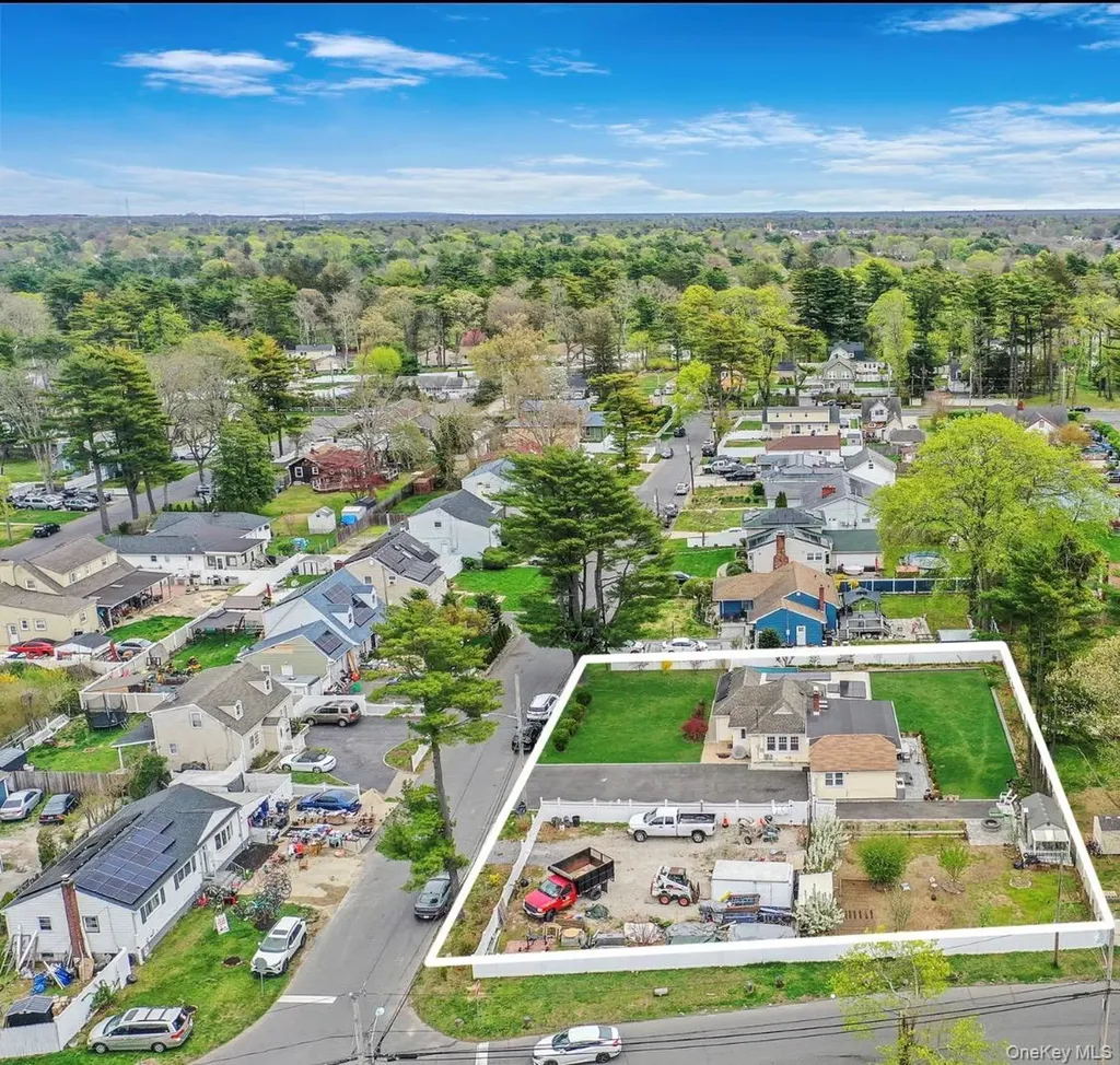 122 Mckinley Street Brentwood NY 11717