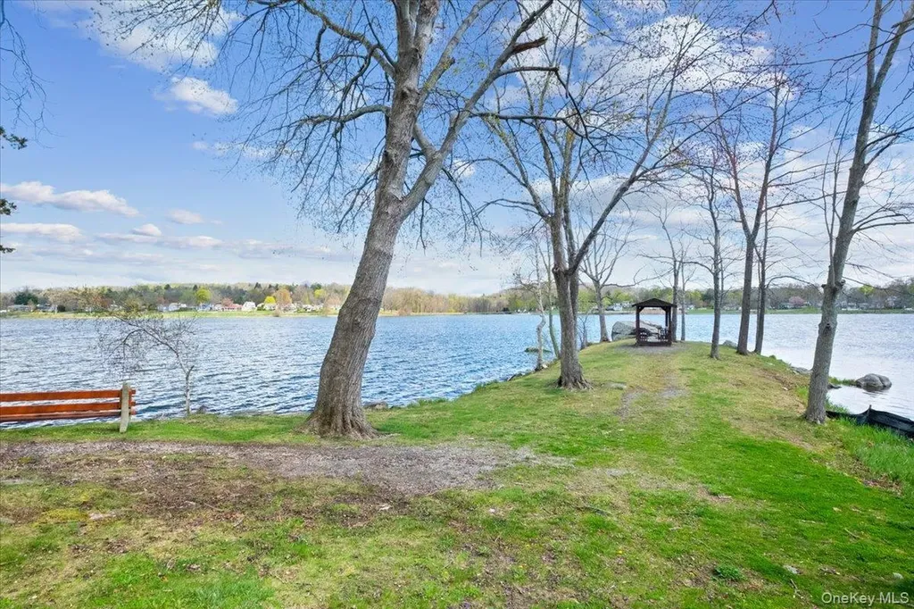155 W Lakeshore Drive Carmel NY 10512