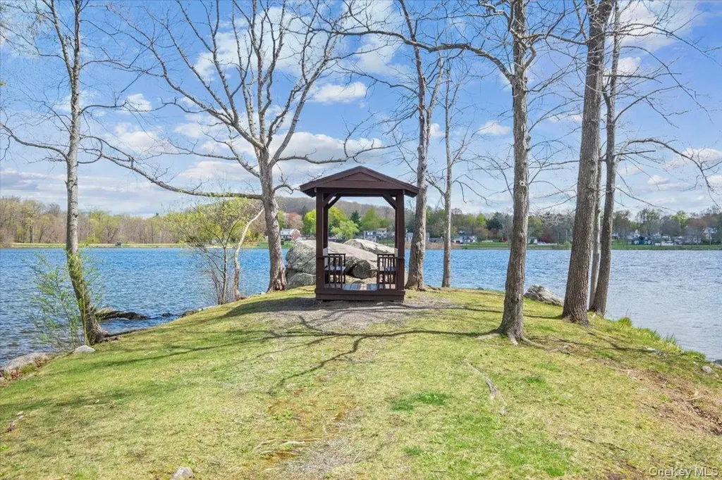 155 W Lakeshore Drive Carmel NY 10512